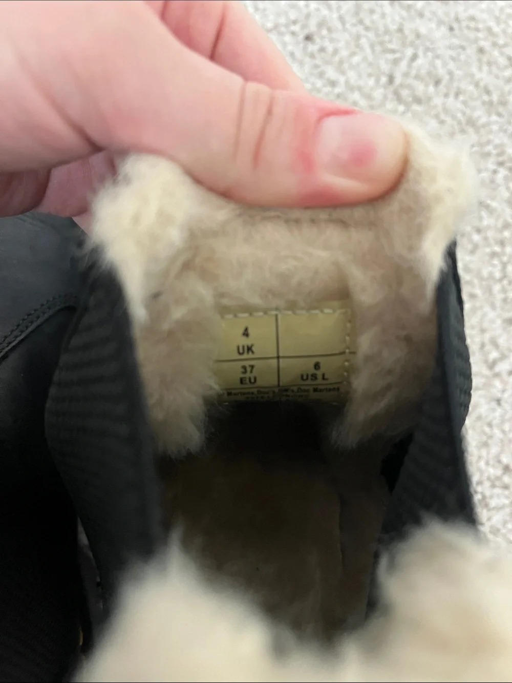 Dr. Martens Black Leather chelsea Fur-Trim Boots size 6